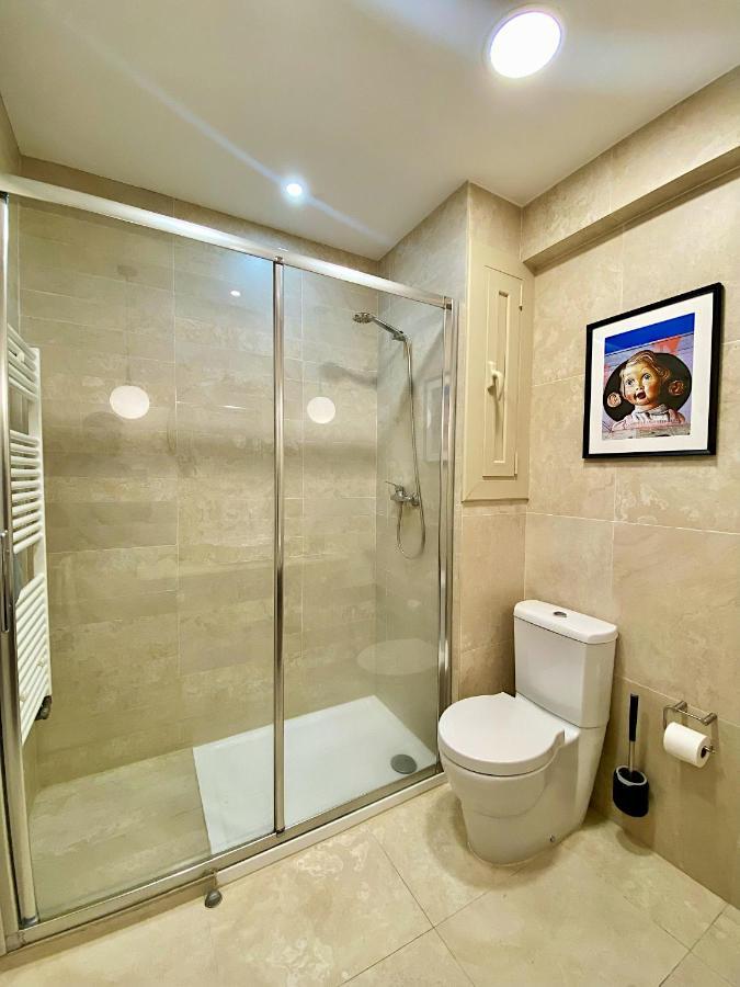 Abbott Apartment - 1 Min From The Beach - 100M2 - Sleeps 8 Сиджес Экстерьер фото